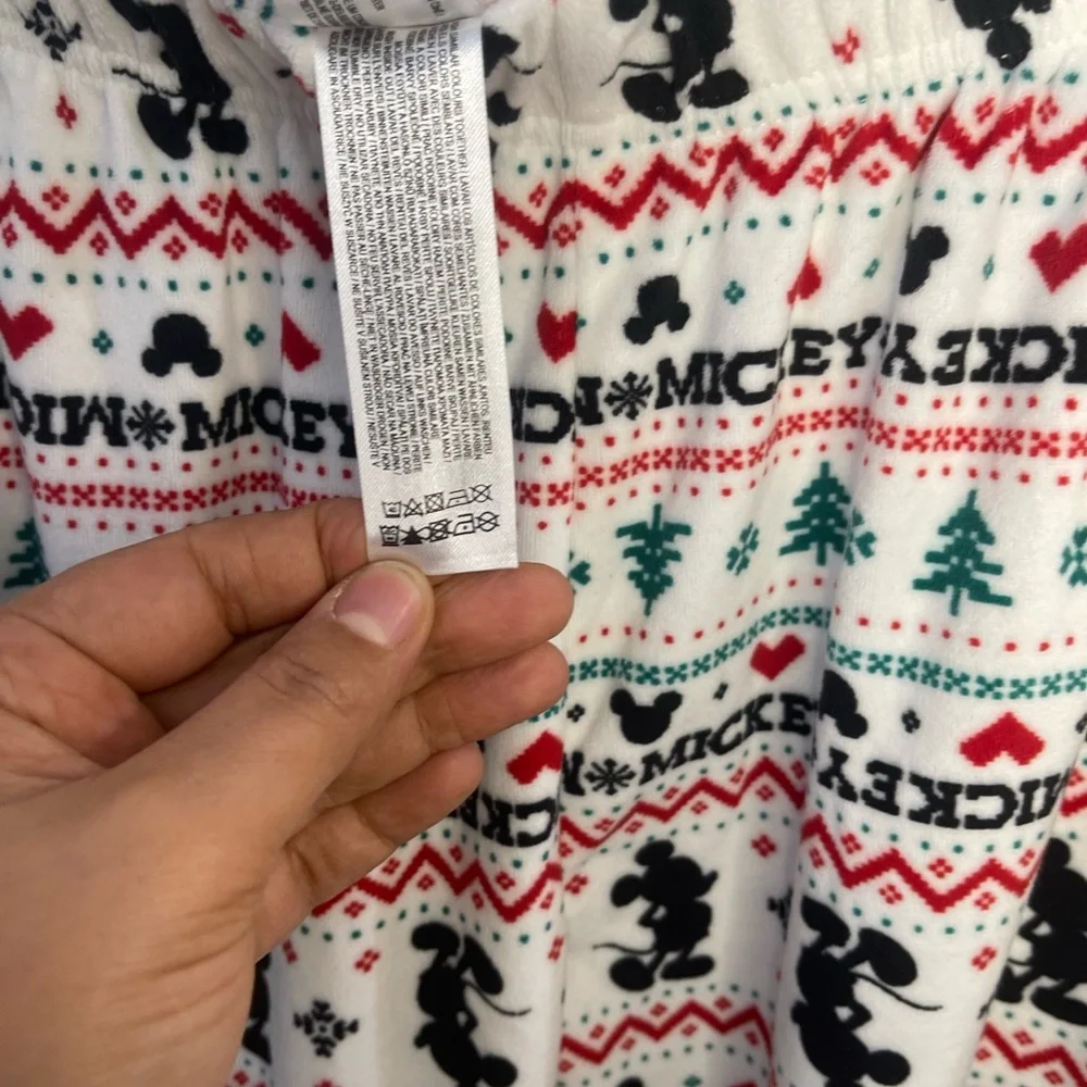 Disney Women's White Red Green Black Mickey Christmas Pajama Set - Picture 8 of 9